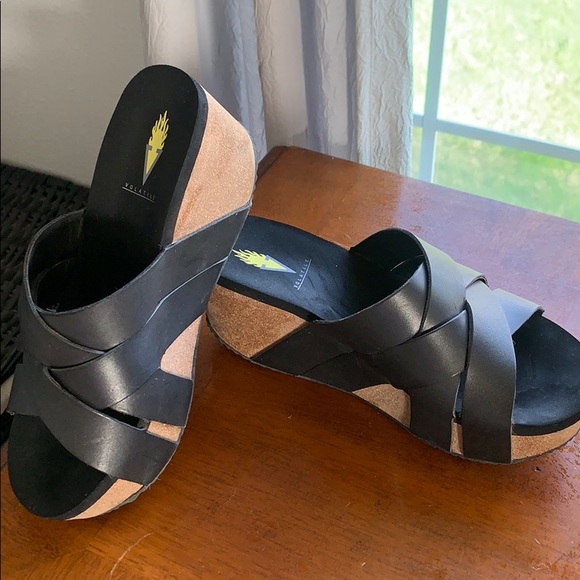 Volatile sandals